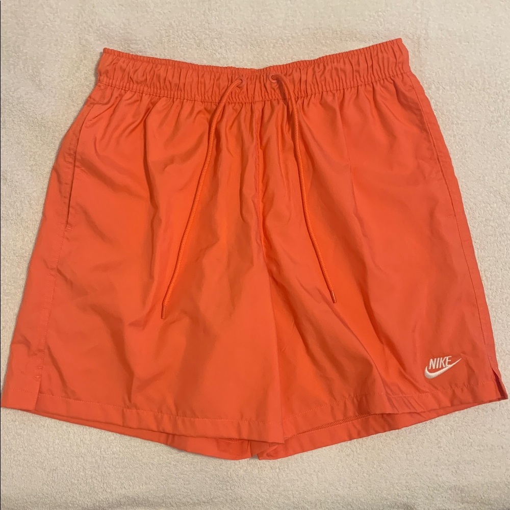 Men’s orange Nike shorts! NWT